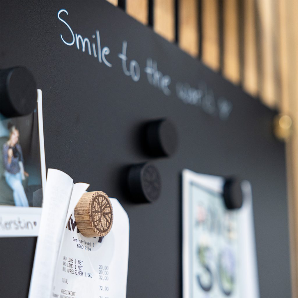 Image 3 of 8 in Magnetic Board gallery