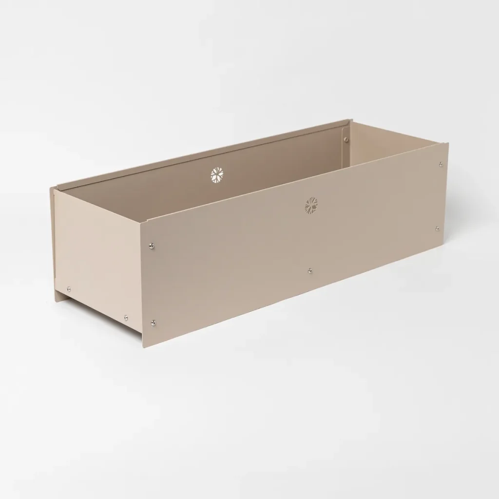 Image 8 of 9 in EMBRACE | Nell Metal Box gallery